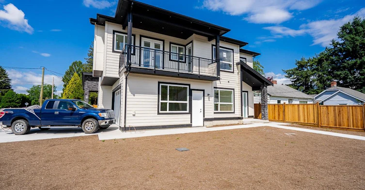 UPPER B-45945 Lewis Avenue, Chilliwack, BC, V2P 3C3