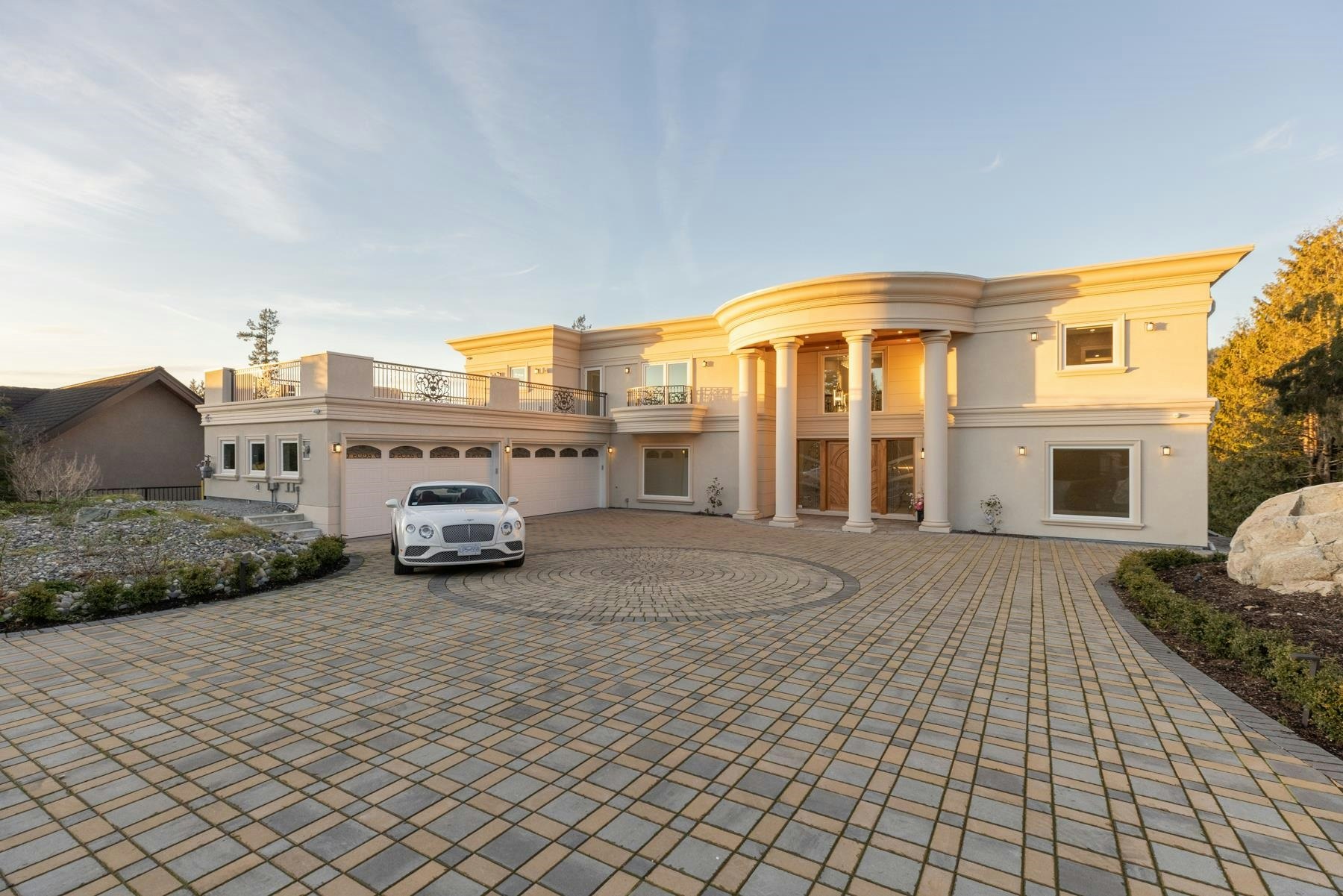 5417 Greentree Road, West Vancouver, BC, V7W 1N3
