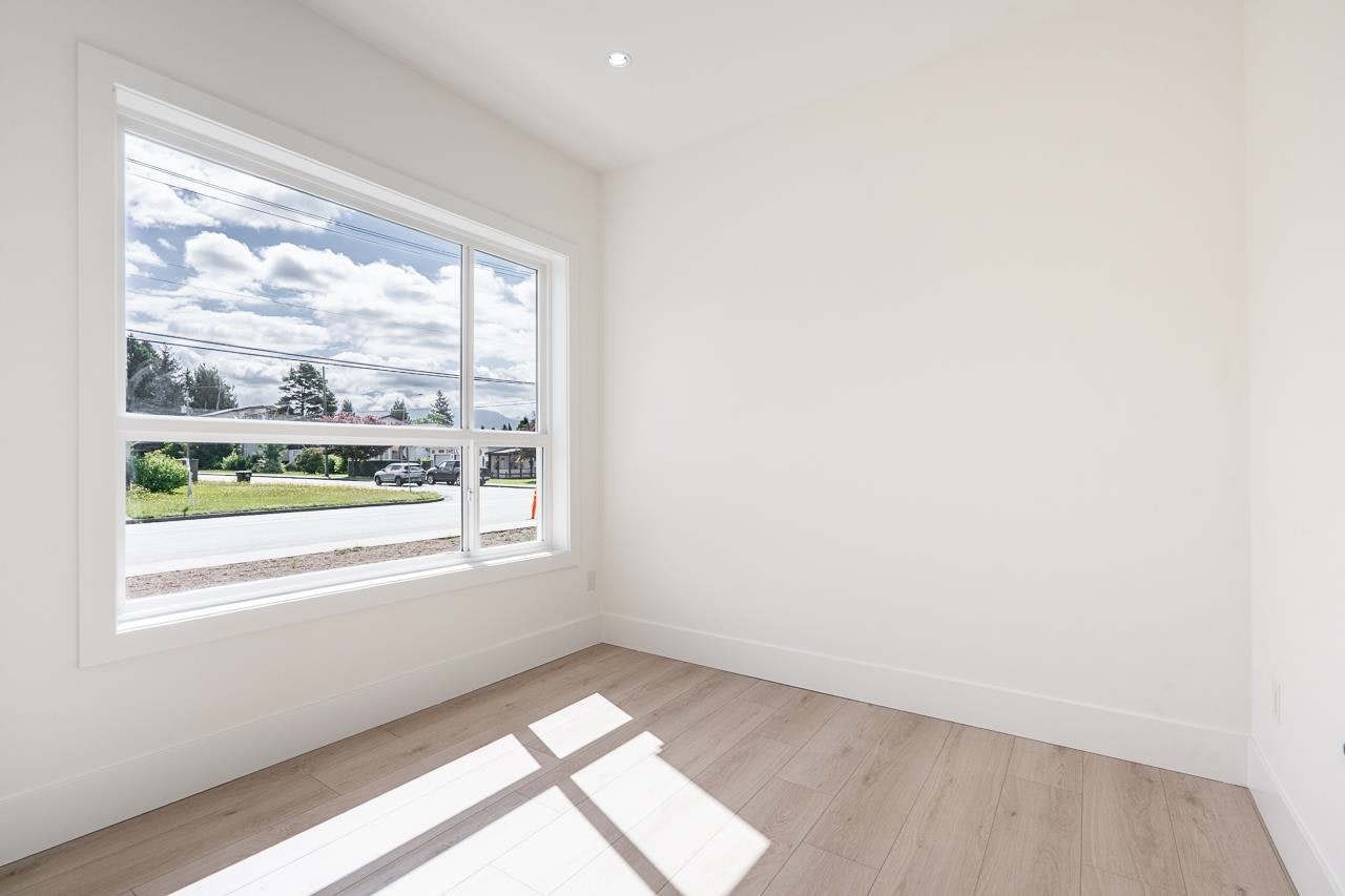 LOWER B-45945 Lewis Avenue, Chilliwack, BC, V2P 3C3 - 2