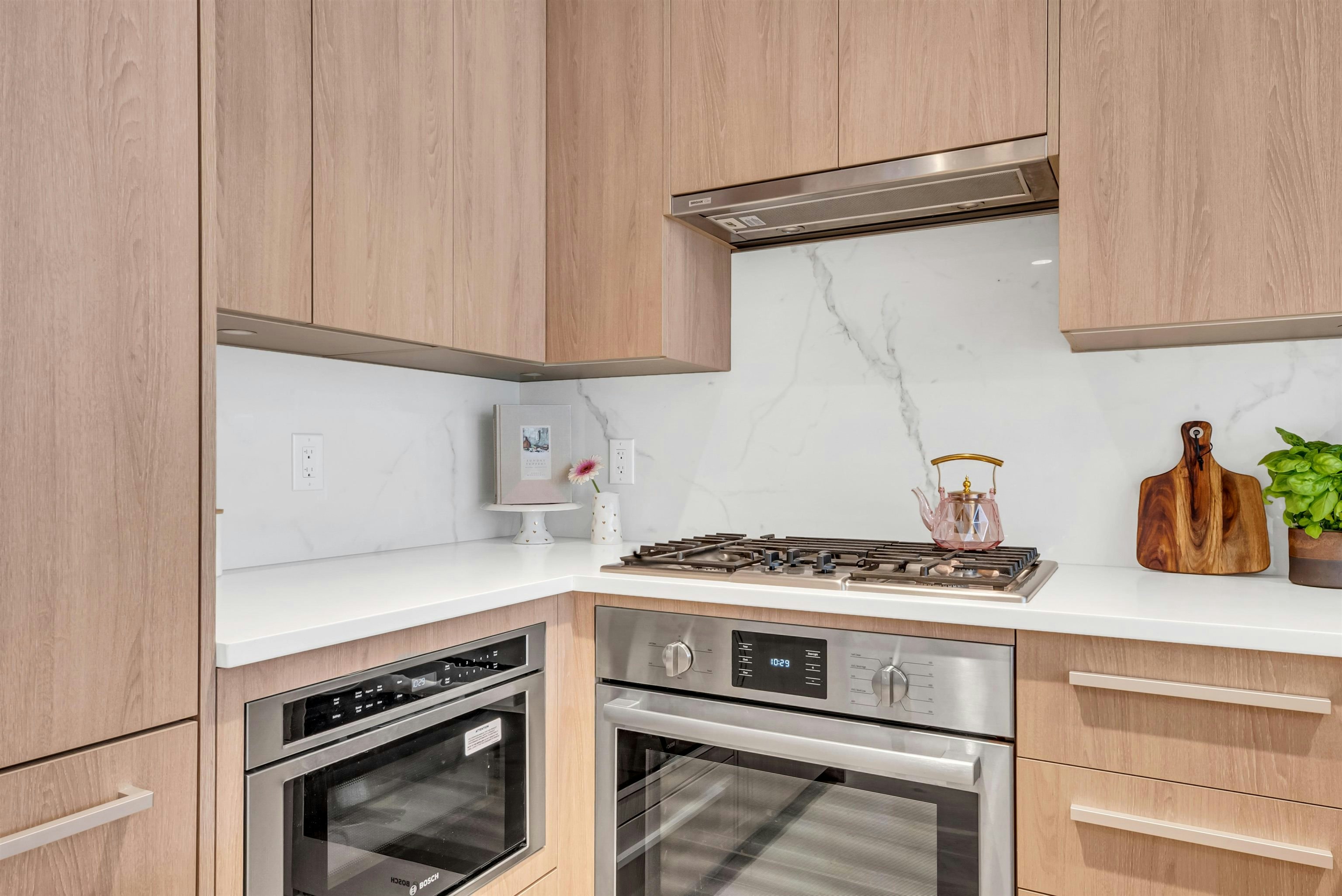 305-2707 Library Lane, North Vancouver, BC, V7J 0C6 - 6