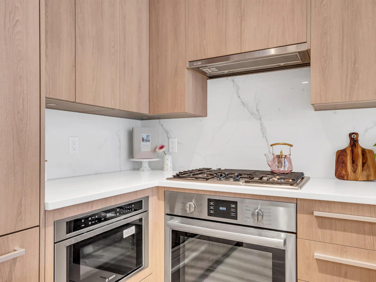 305-2707 Library Lane, North Vancouver, BC, V7J 0C6 - 6