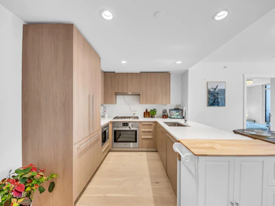 305-2707 Library Lane - 4