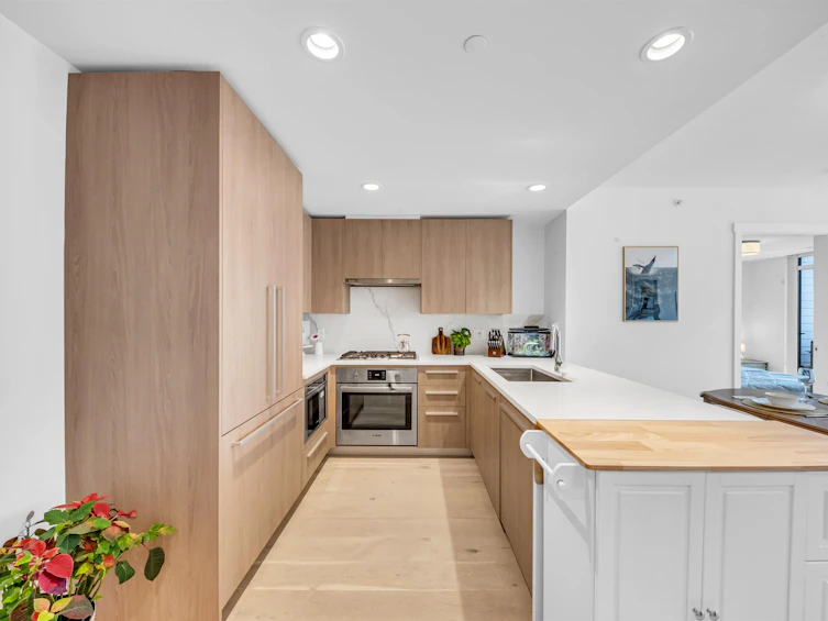305-2707 Library Lane, North Vancouver, BC, V7J 0C6 - 4