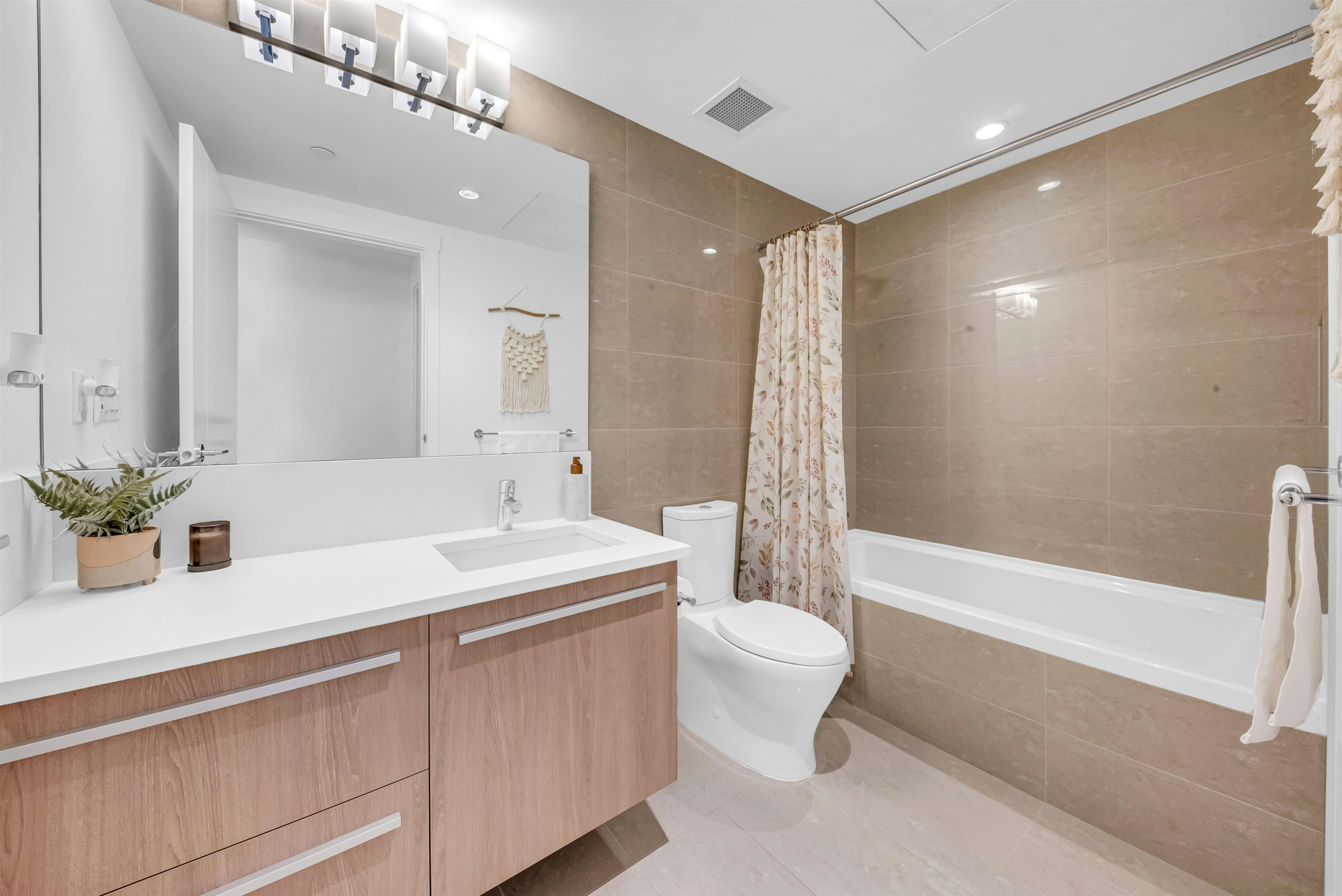 305-2707 Library Lane, North Vancouver, BC, V7J 0C6 - 18