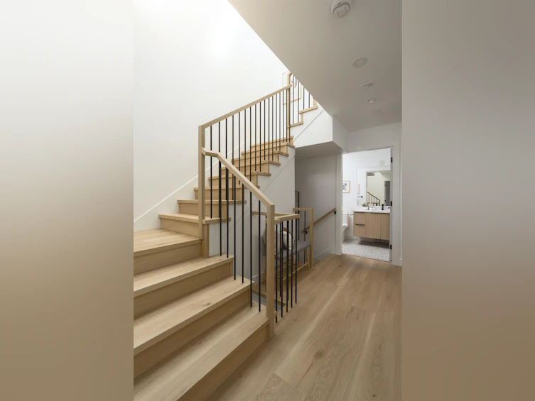 920 E 16th Avenue, Vancouver, BC, V5T 2V9 - 9