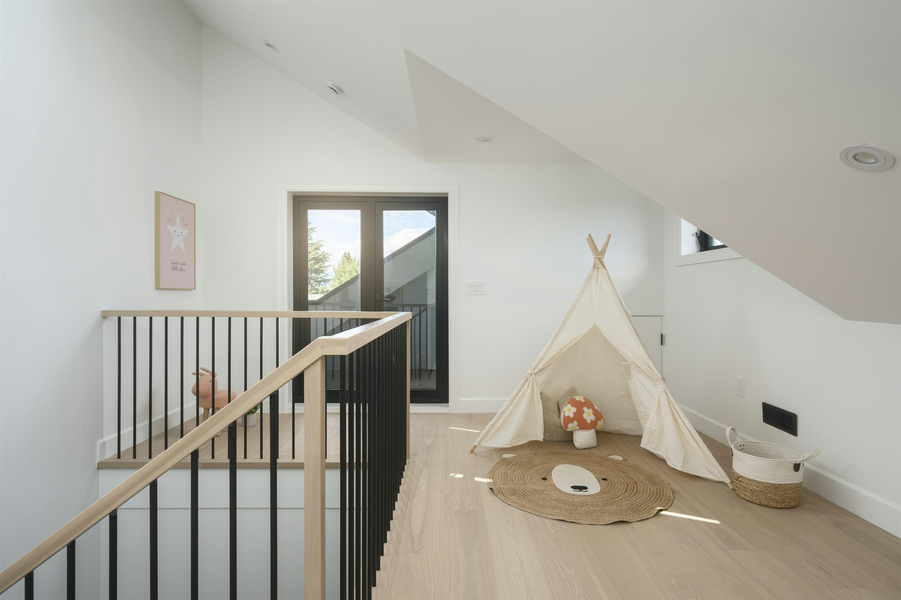 922 E 16th Avenue, Vancouver, BC, V5T 2V9 - 21