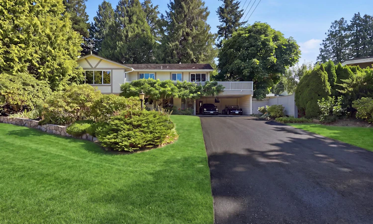 986 Pacific Drive
