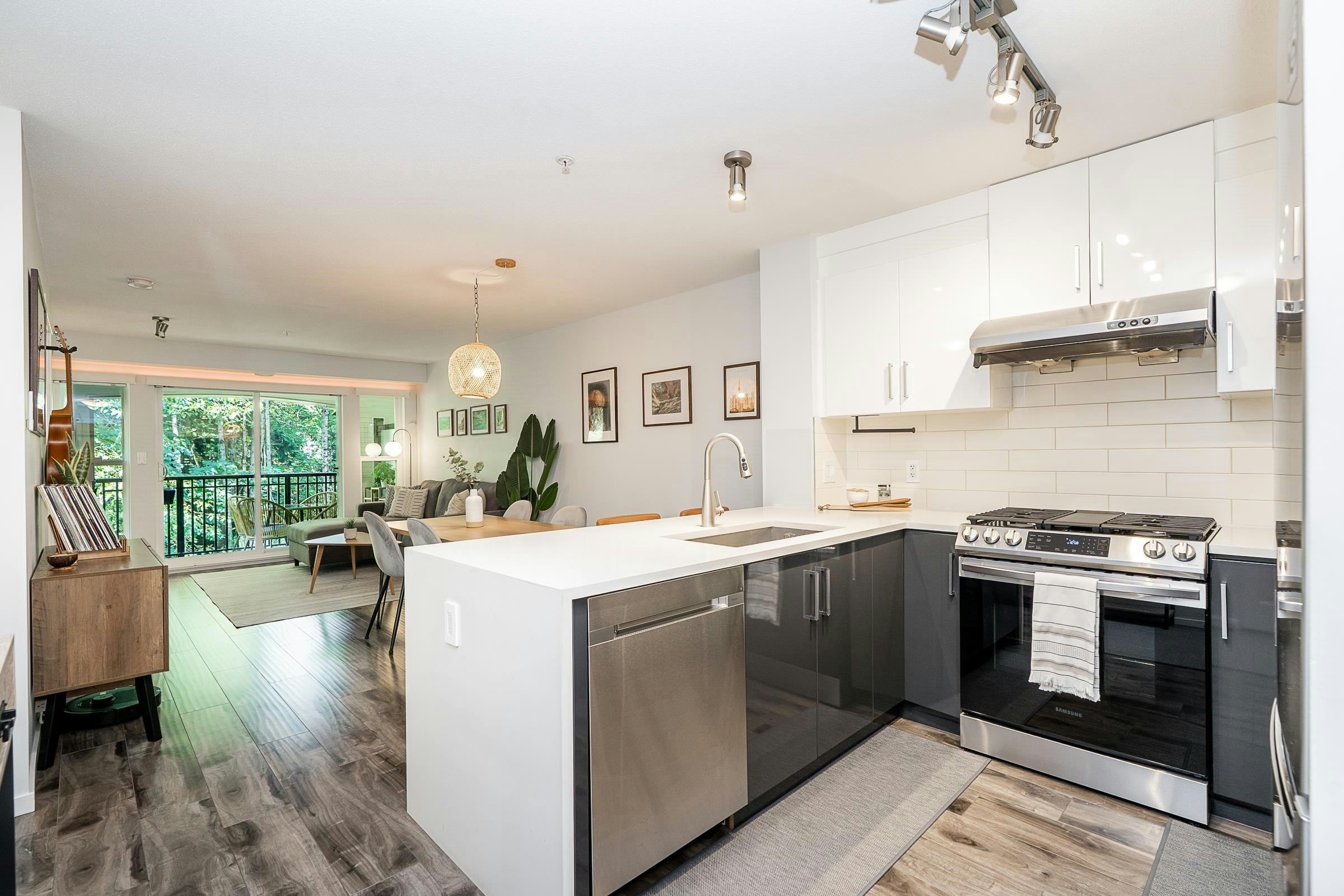 411-3050 Dayanee Springs Boulevard, Coquitlam, BC, V3E 0A2