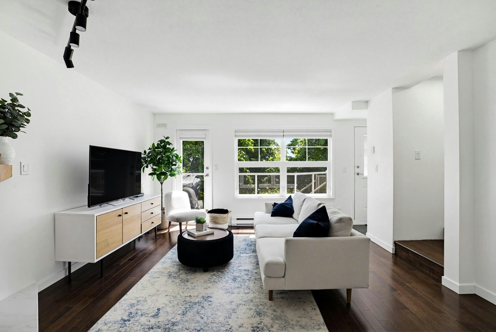 213-3787 Pender Street - 3