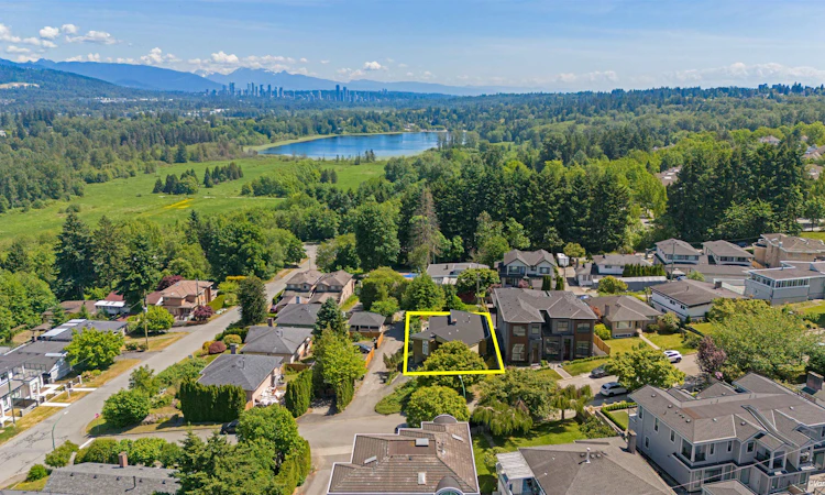 5578 Oakglen Drive