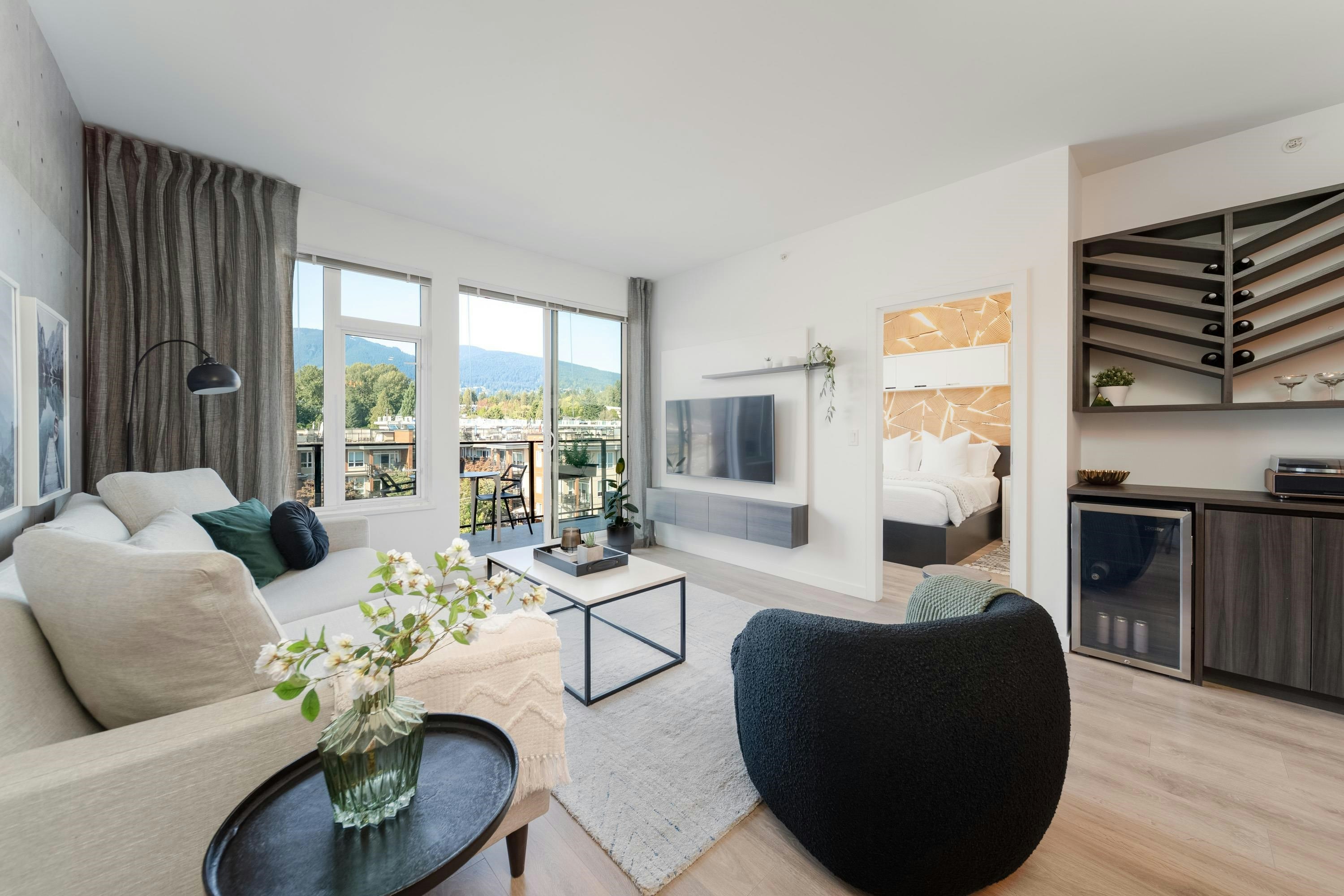 517-725 Marine Drive, North Vancouver, BC, V7M 0G2