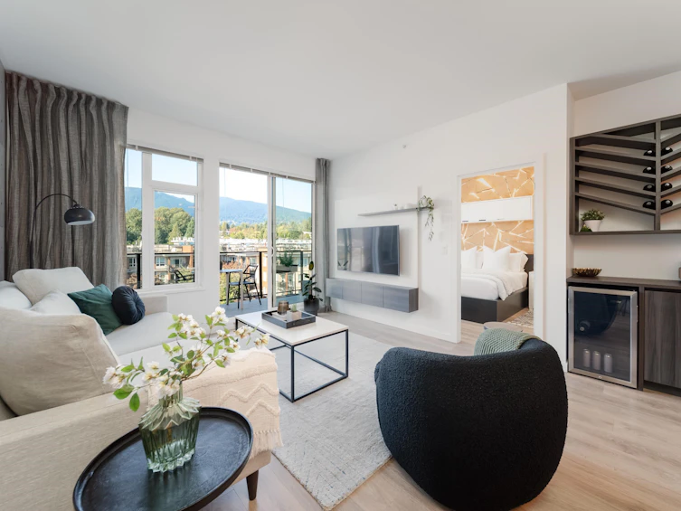 517-725 Marine Drive, North Vancouver, BC, V7M 0G2