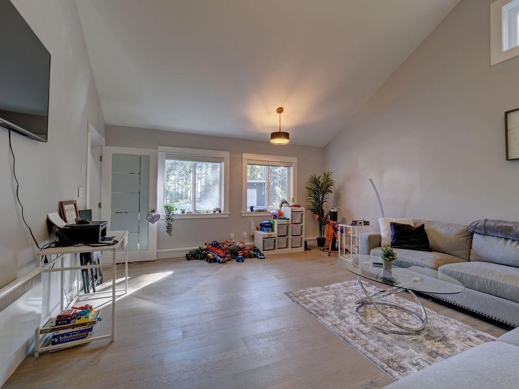 9168 Sunshine Coast Highway, Halfmoon Bay, BC, V7Z 1E9 - 16