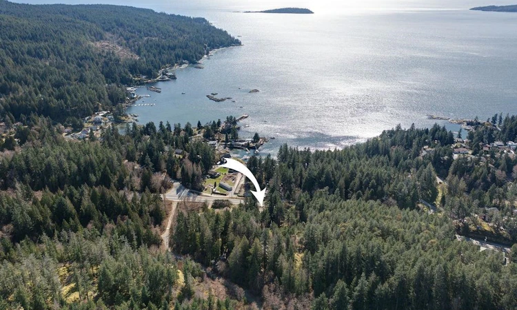 9168 Sunshine Coast Highway