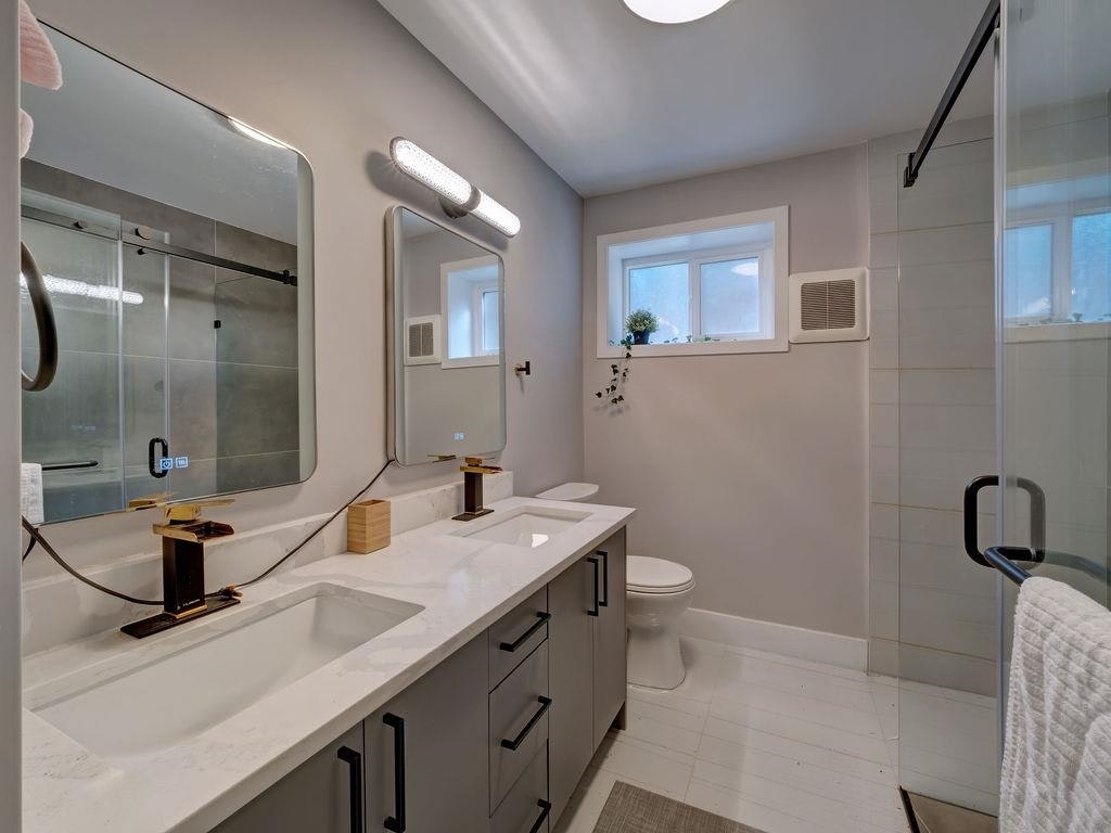 9168 Sunshine Coast Highway, Halfmoon Bay, BC, V7Z 1E9 - 17