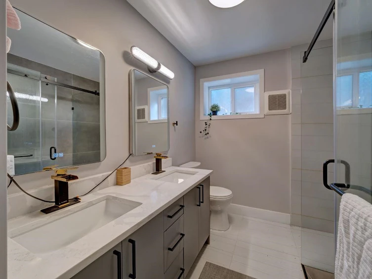 9168 Sunshine Coast Highway, Halfmoon Bay, BC, V7Z 1E9 - 17