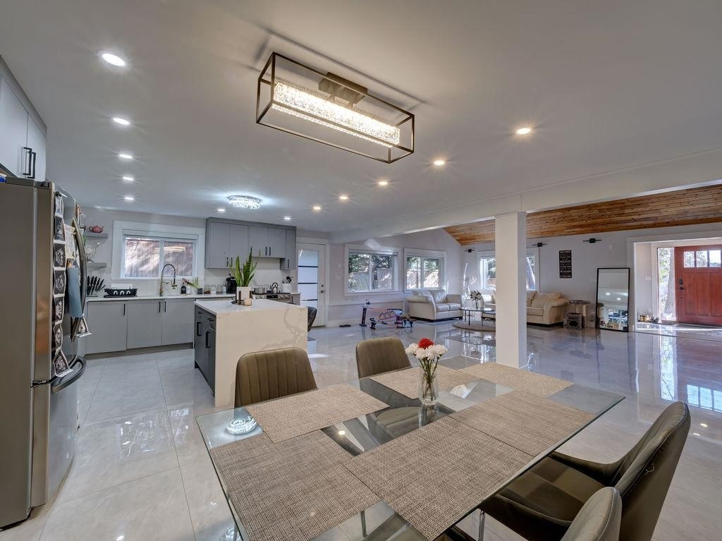 9168 Sunshine Coast Highway, Halfmoon Bay, BC, V7Z 1E9 - 14