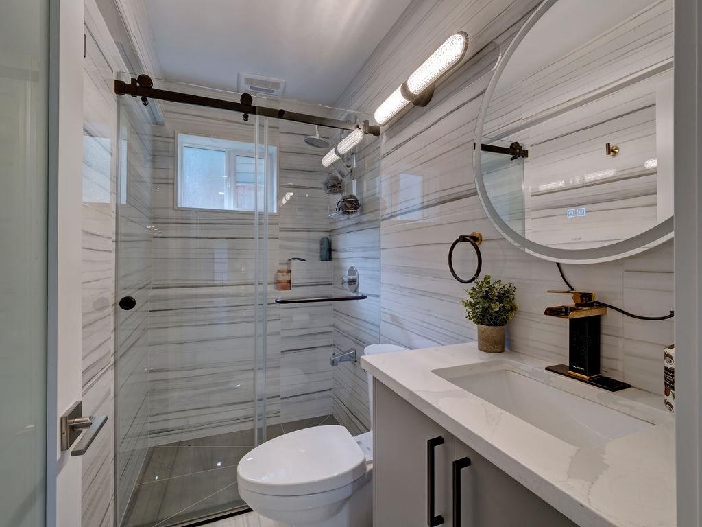 9168 Sunshine Coast Highway, Halfmoon Bay, BC, V7Z 1E9 - 18