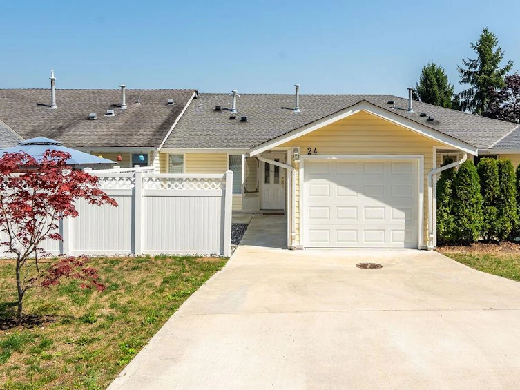 24-1190 Falcon Drive, Coquitlam, BC, V3E 2L2