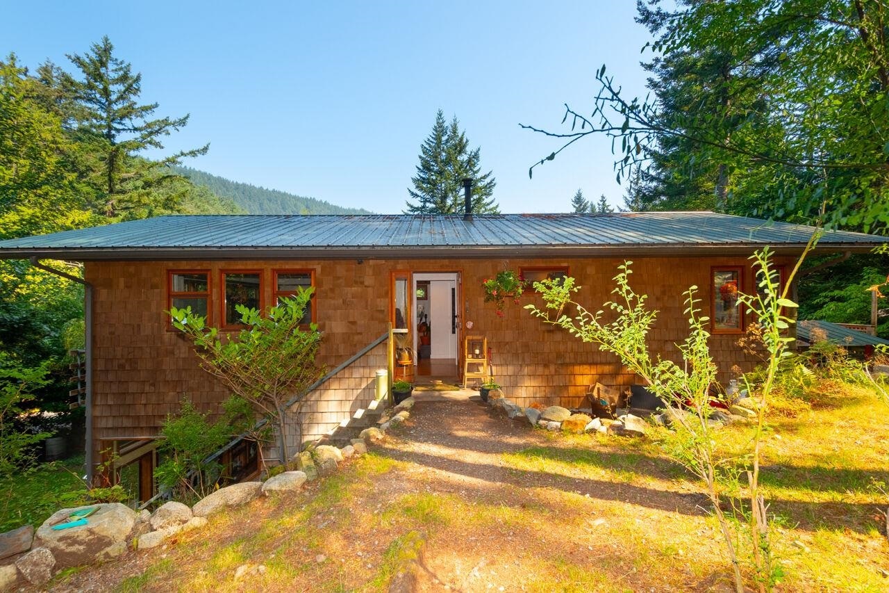 368 Eagles Nest Road, Bowen Island, BC, V0N 1G1