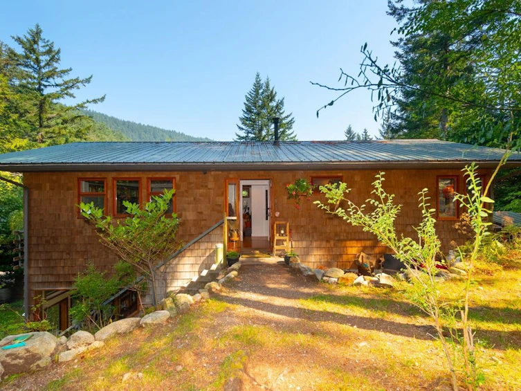 368 Eagles Nest Road, Bowen Island, BC, V0N 1G1