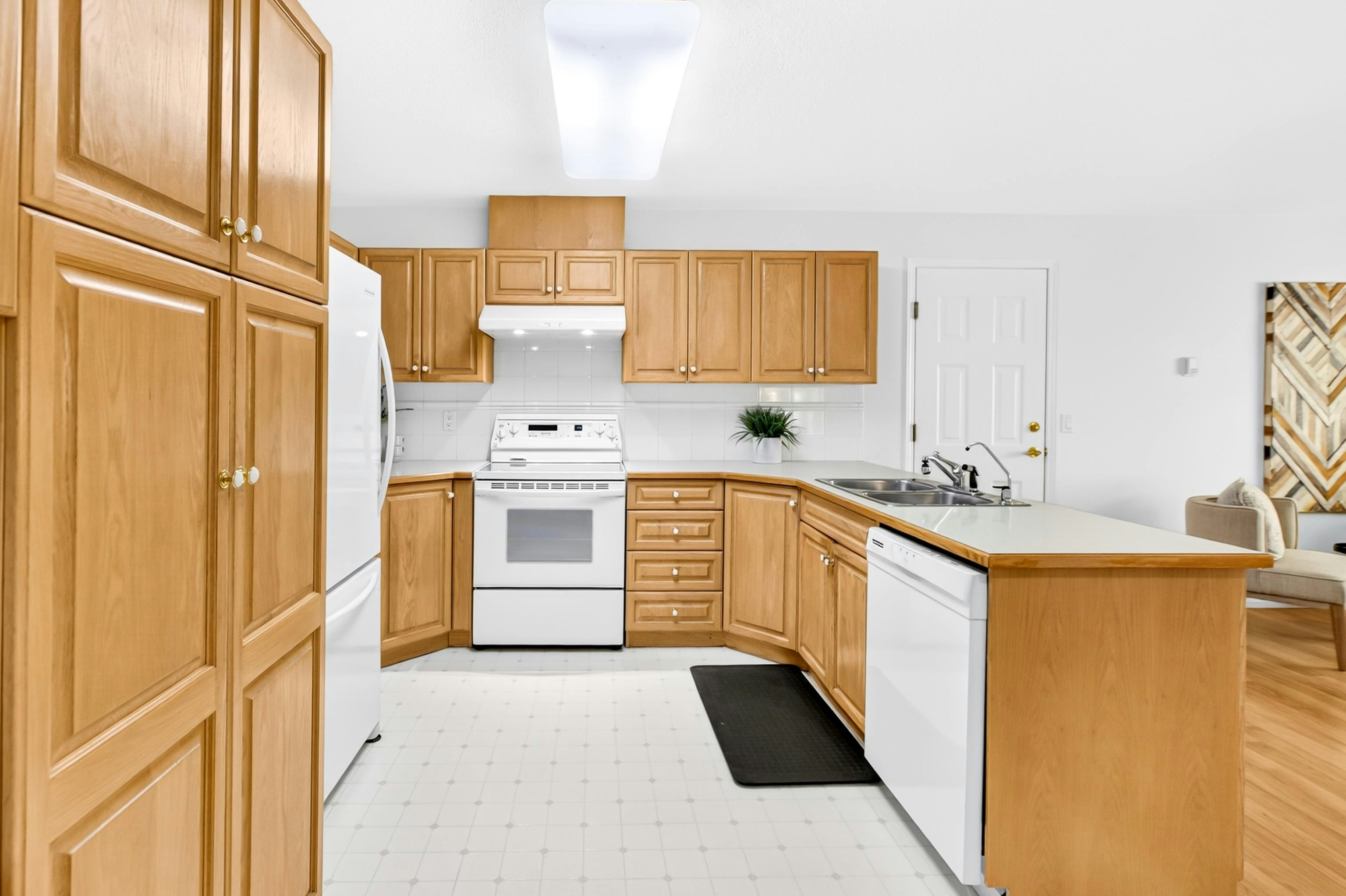 105-13888 70 Avenue, Surrey, BC, V3W 0R8 - 11