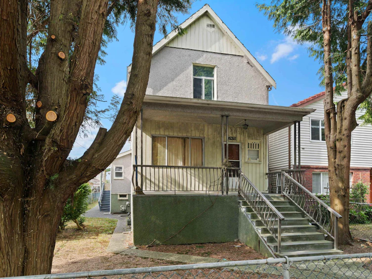 2673 Pandora Street, Vancouver, BC, V5K 1V9 - 3