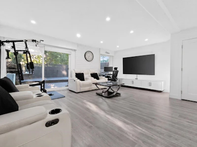211-13931 74 Avenue - 3