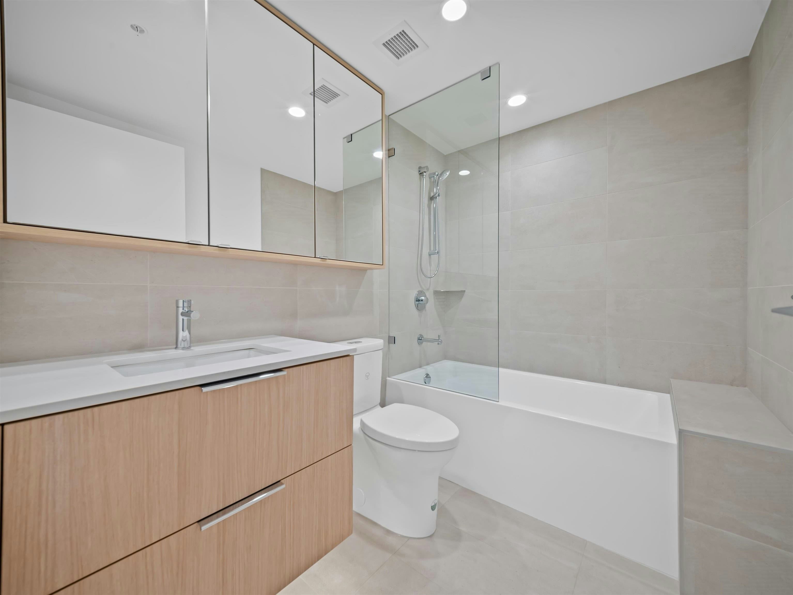 3705-2135 Springer Avenue, Burnaby, BC, V5B 0C1 - 4