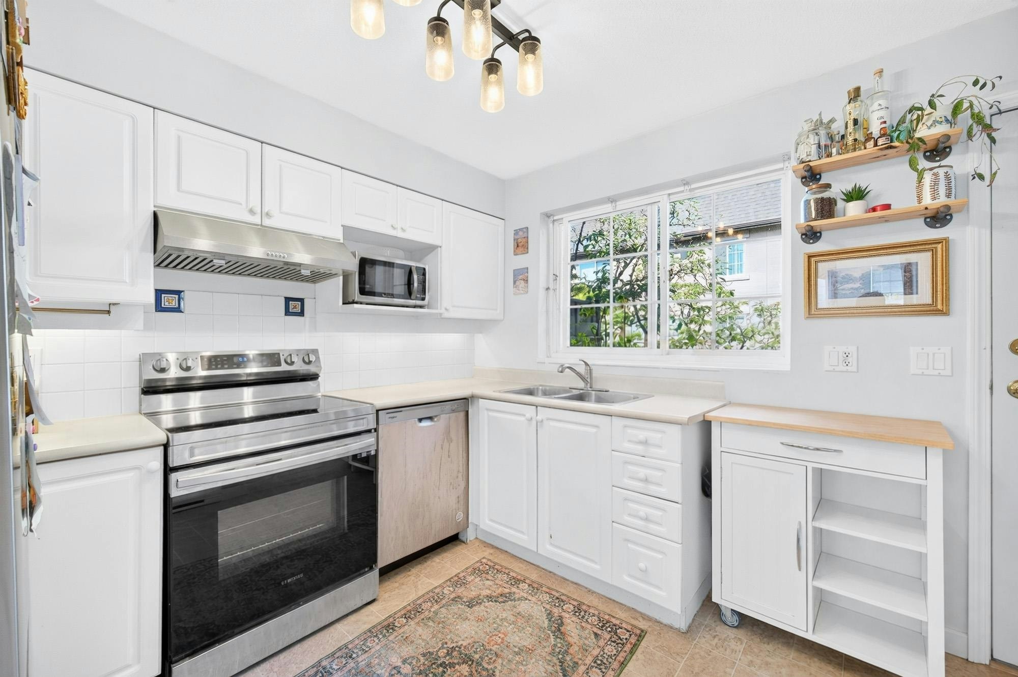 10-1561 Booth Avenue - 4