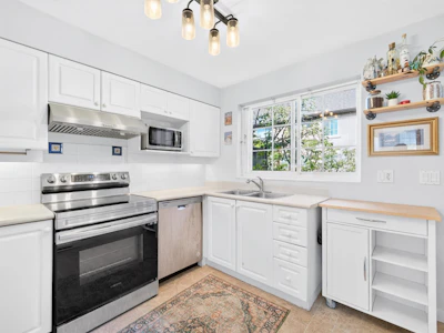 10-1561 Booth Avenue - 4