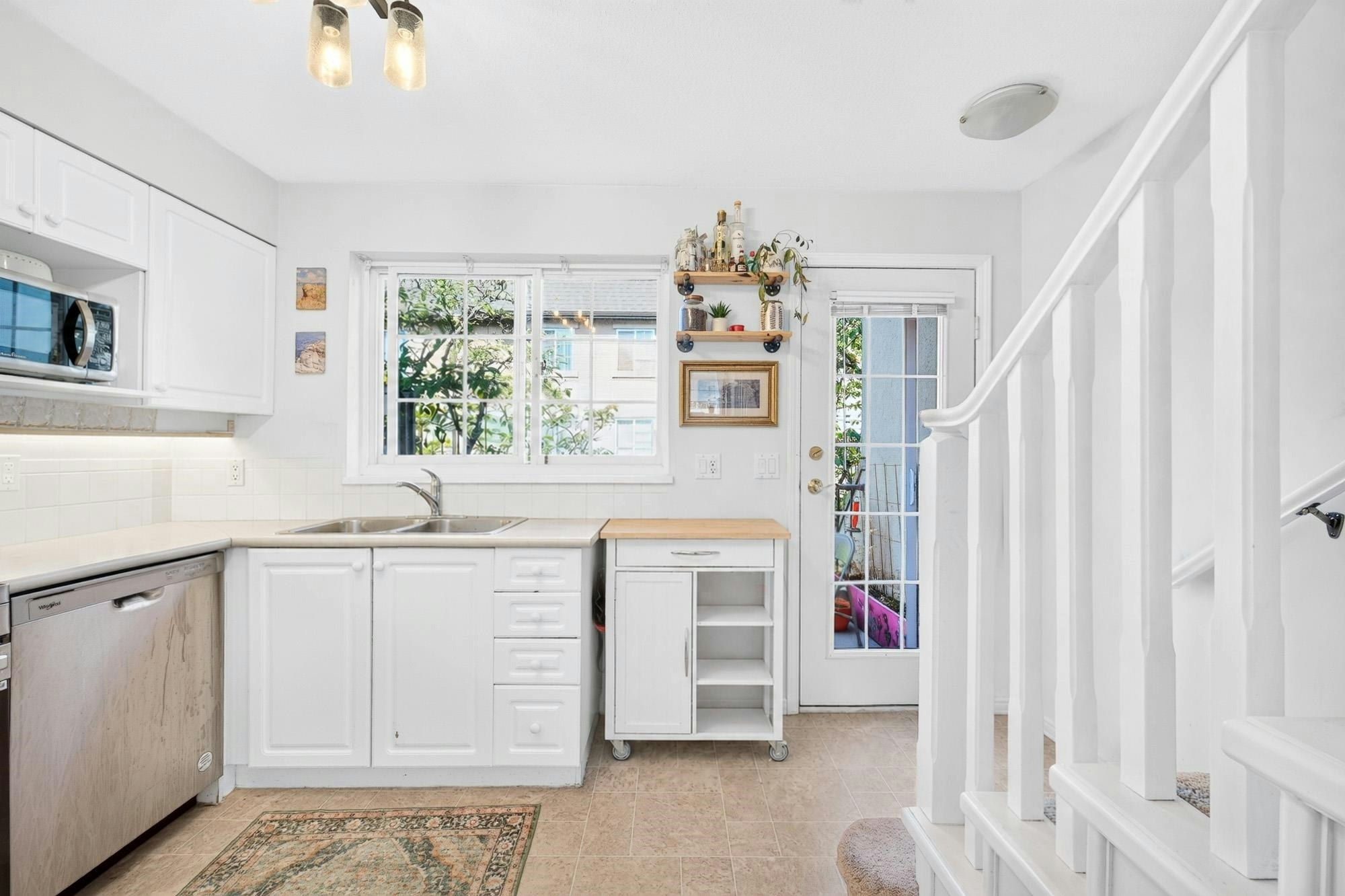 10-1561 Booth Avenue - 5