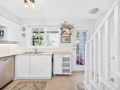 10-1561 Booth Avenue - 5