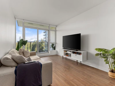 1702-585 Austin Avenue - 2