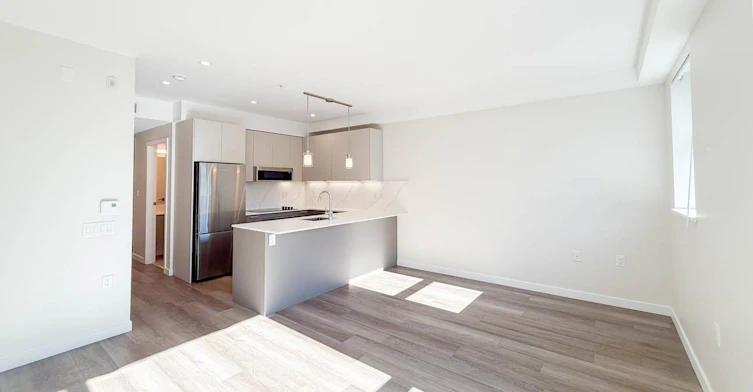400-3588 Hull, Vancouver, BC, V5N 4R9 - 7