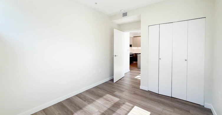 400-3588 Hull, Vancouver, BC, V5N 4R9 - 18
