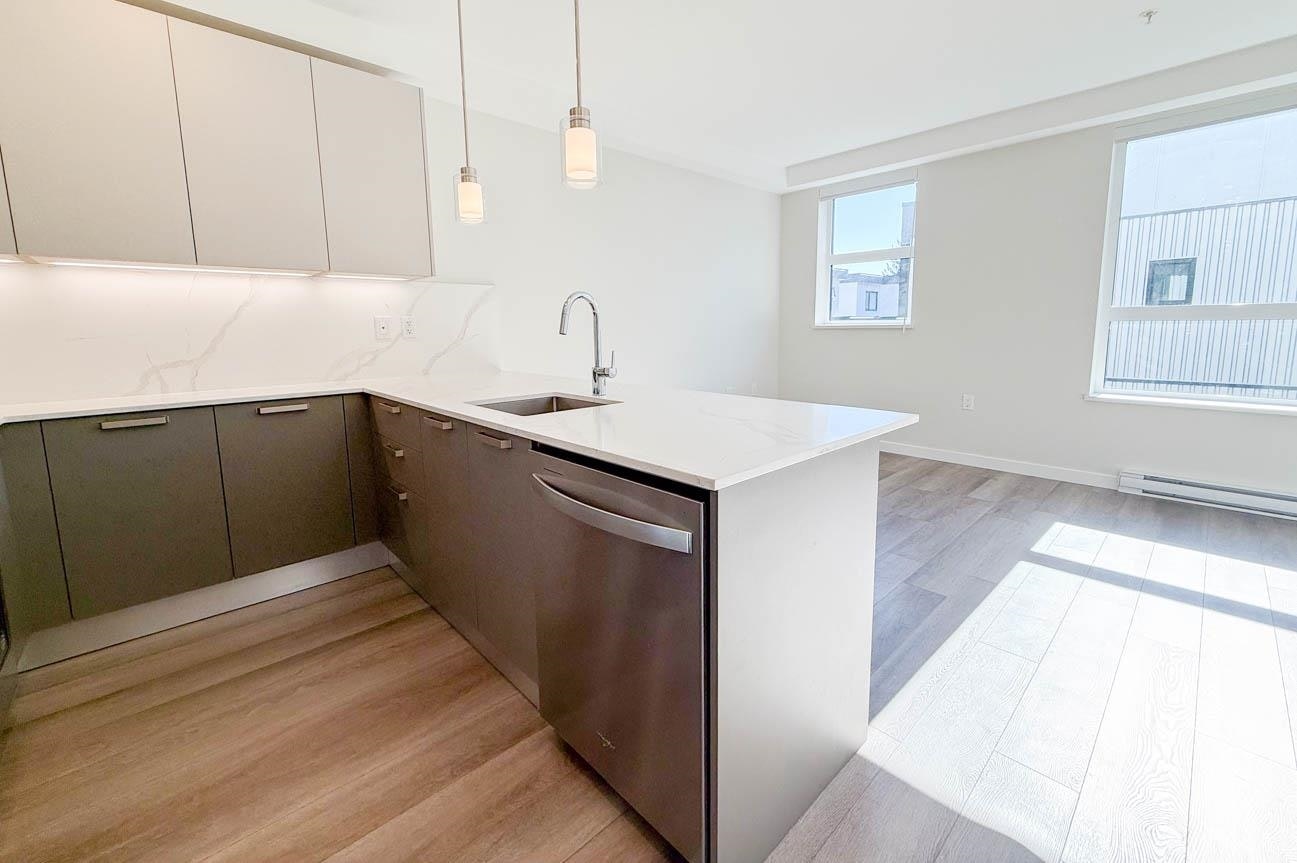 400-3588 Hull, Vancouver, BC, V5N 4R9 - 12