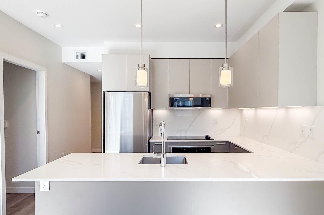 400-3588 Hull, Vancouver, BC, V5N 4R9 - 2