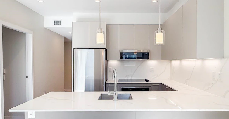 400-3588 Hull, Vancouver, BC, V5N 4R9 - 2