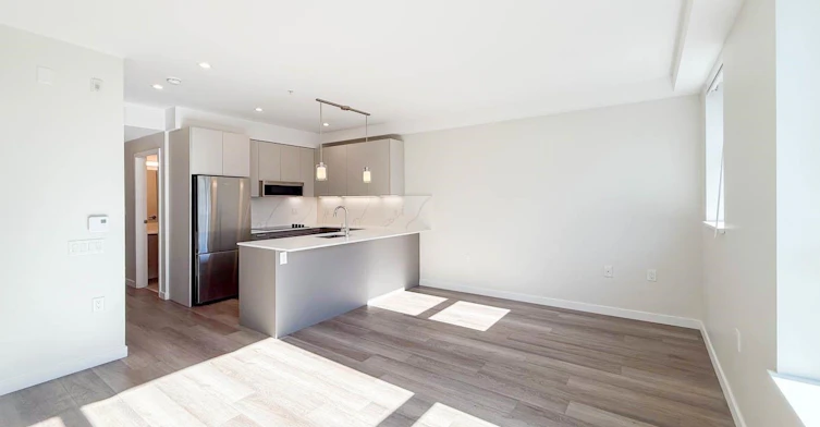 400-3588 Hull, Vancouver, BC, V5N 4R9 - 8