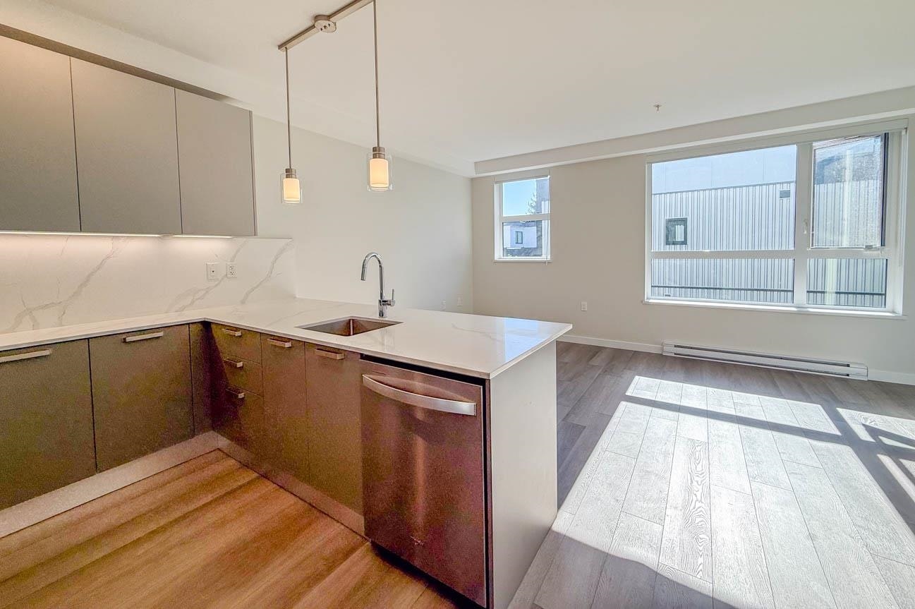400-3588 Hull, Vancouver, BC, V5N 4R9 - 5