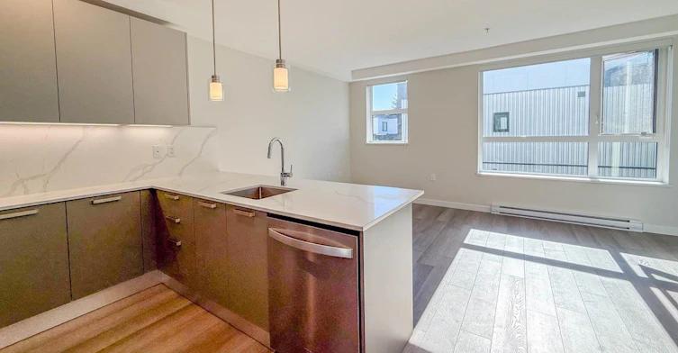 400-3588 Hull, Vancouver, BC, V5N 4R9 - 5
