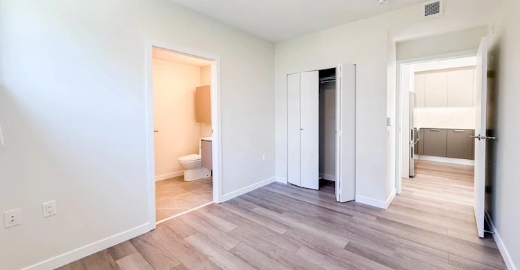 400-3588 Hull, Vancouver, BC, V5N 4R9 - 15