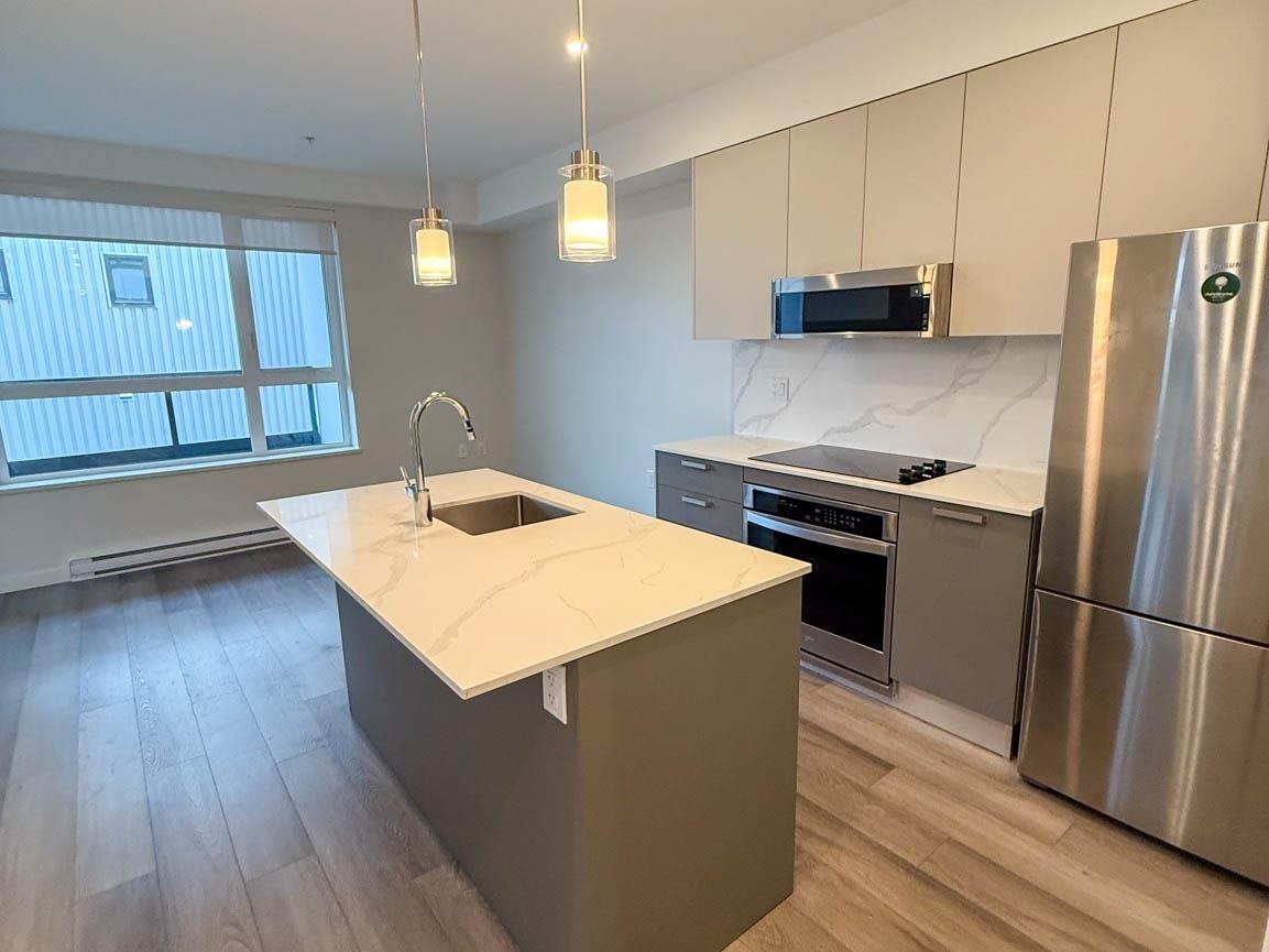 204-3588 Hull Street, Vancouver, BC, V5N 4R9 - 2