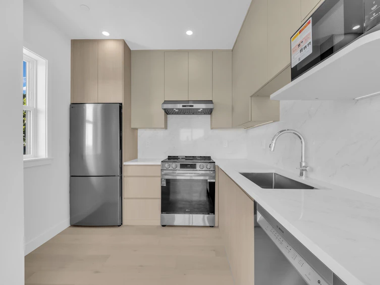 1-3800 Pender Street, Burnaby, BC, V5C 2L5 - 7