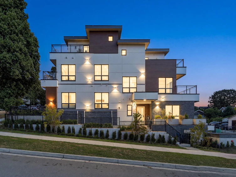 1-3800 Pender Street, Burnaby, BC, V5C 2L5