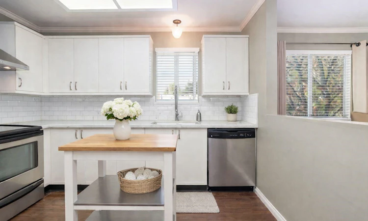 205-7840 Moffatt Road