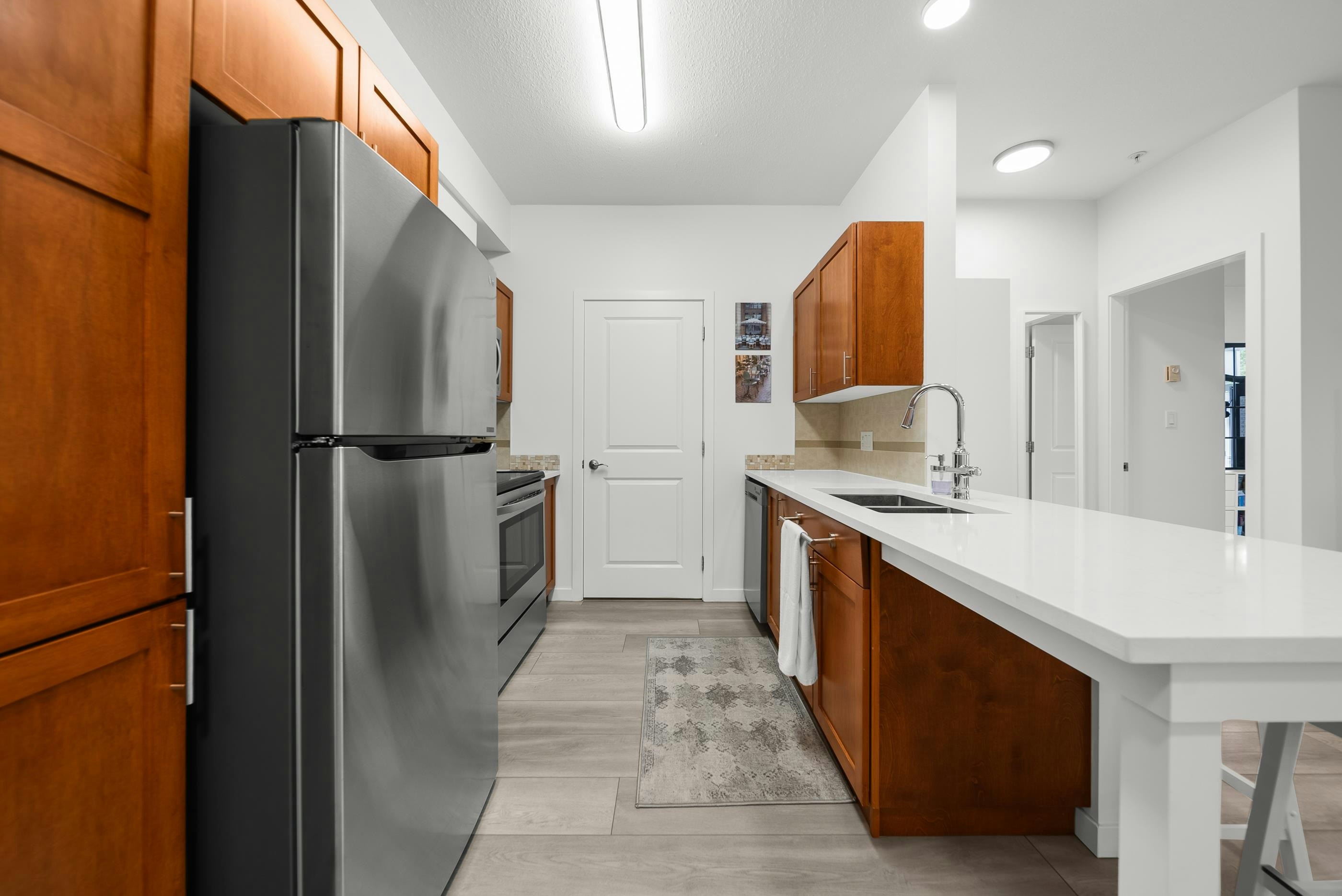 418-33318 E Bourquin Crescent - 5
