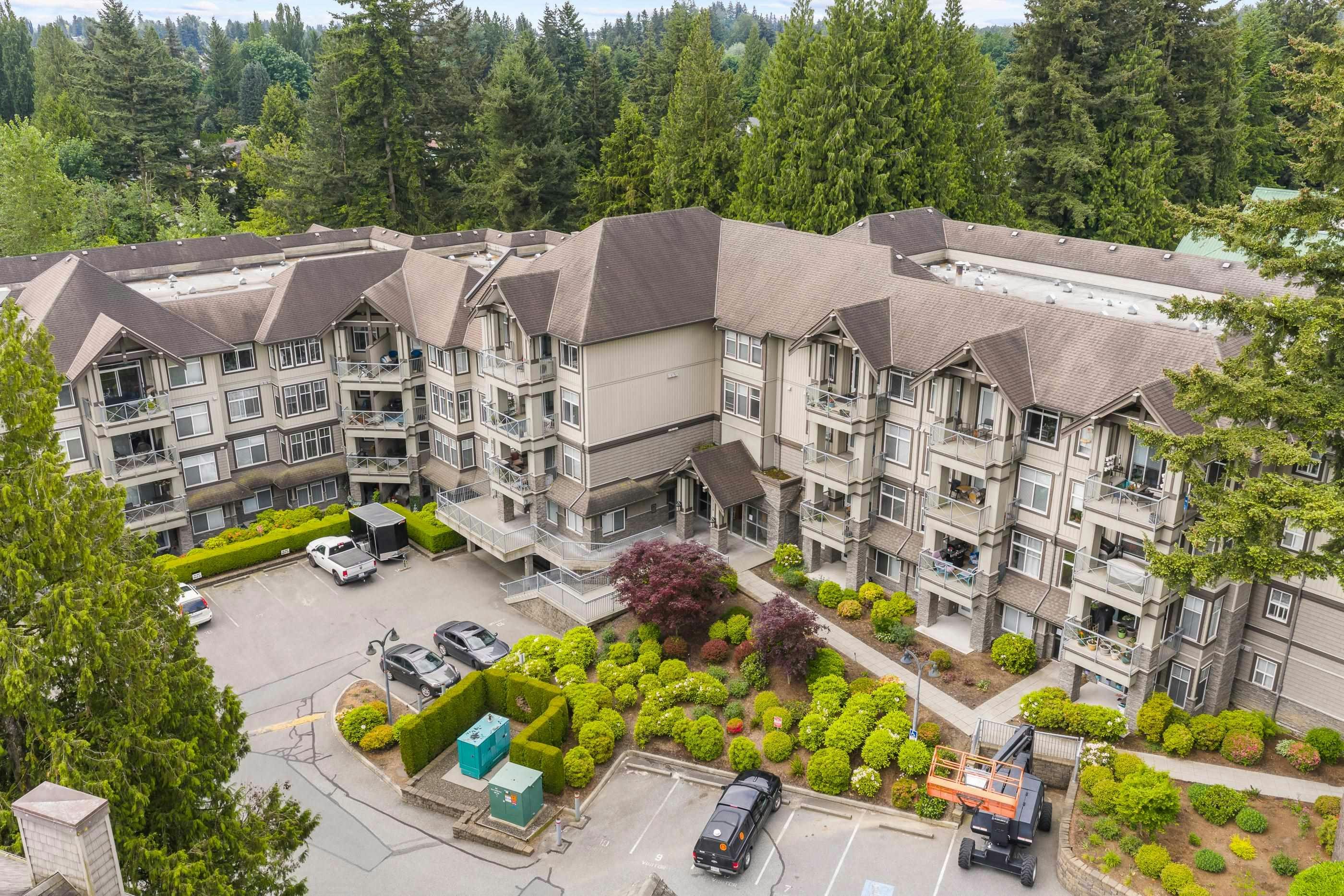 418-33318 E Bourquin Crescent - 2