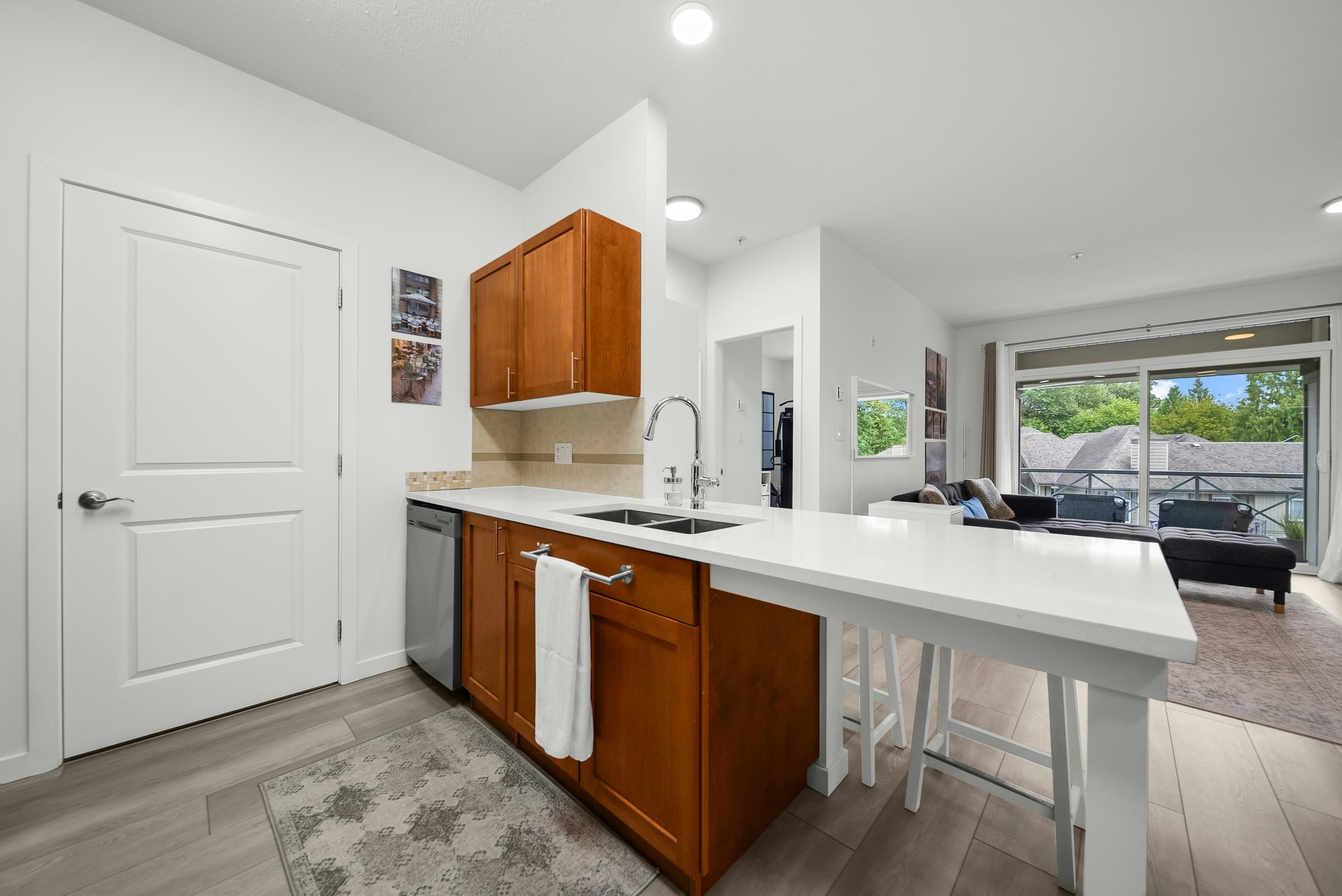 418-33318 E Bourquin Crescent - 4
